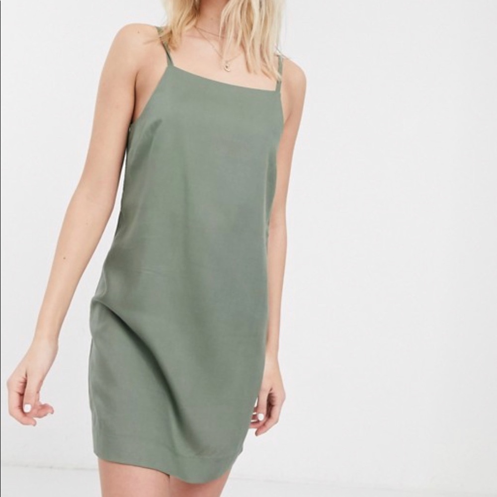 SUMMER CLEARANCE ✨✨ H&M olive green dress